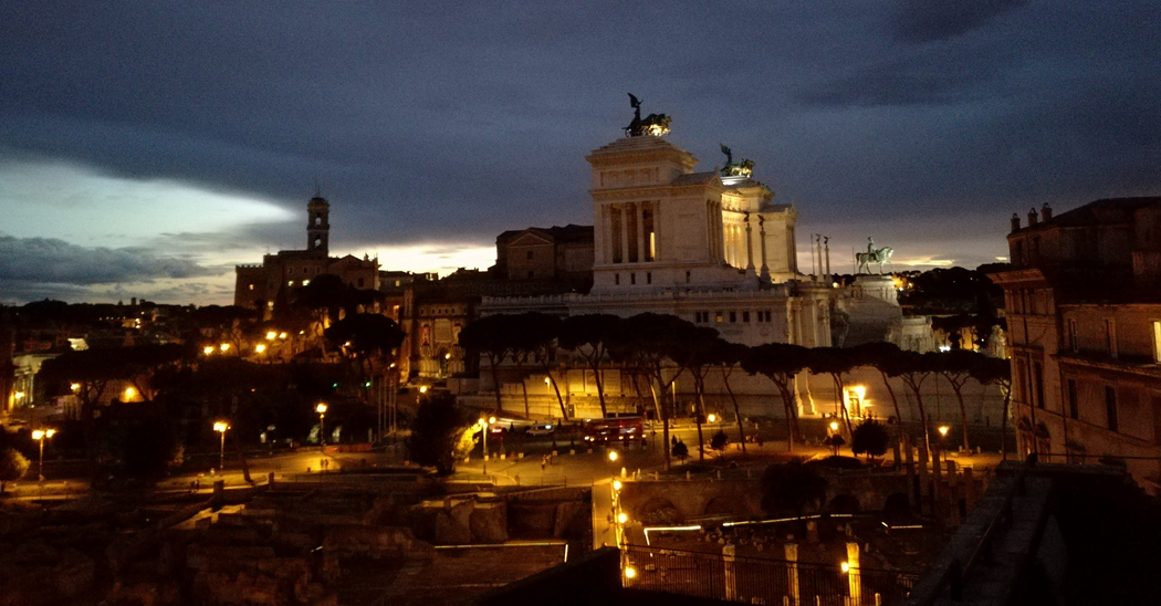 Il panorama dalla terrazza dei Mercati di Traiano Il panorama dalla terrazza dei Mercati di Traiano